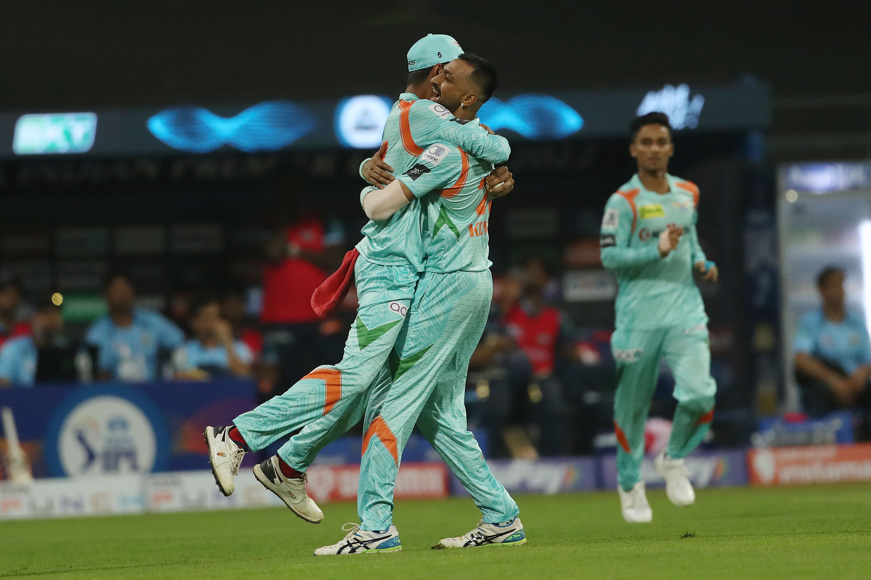 IPL 2022, GT vs LSG | Twitter reacts as Deepak Hooda, Krunal Pandya hug after Shubman Gill's dismissal