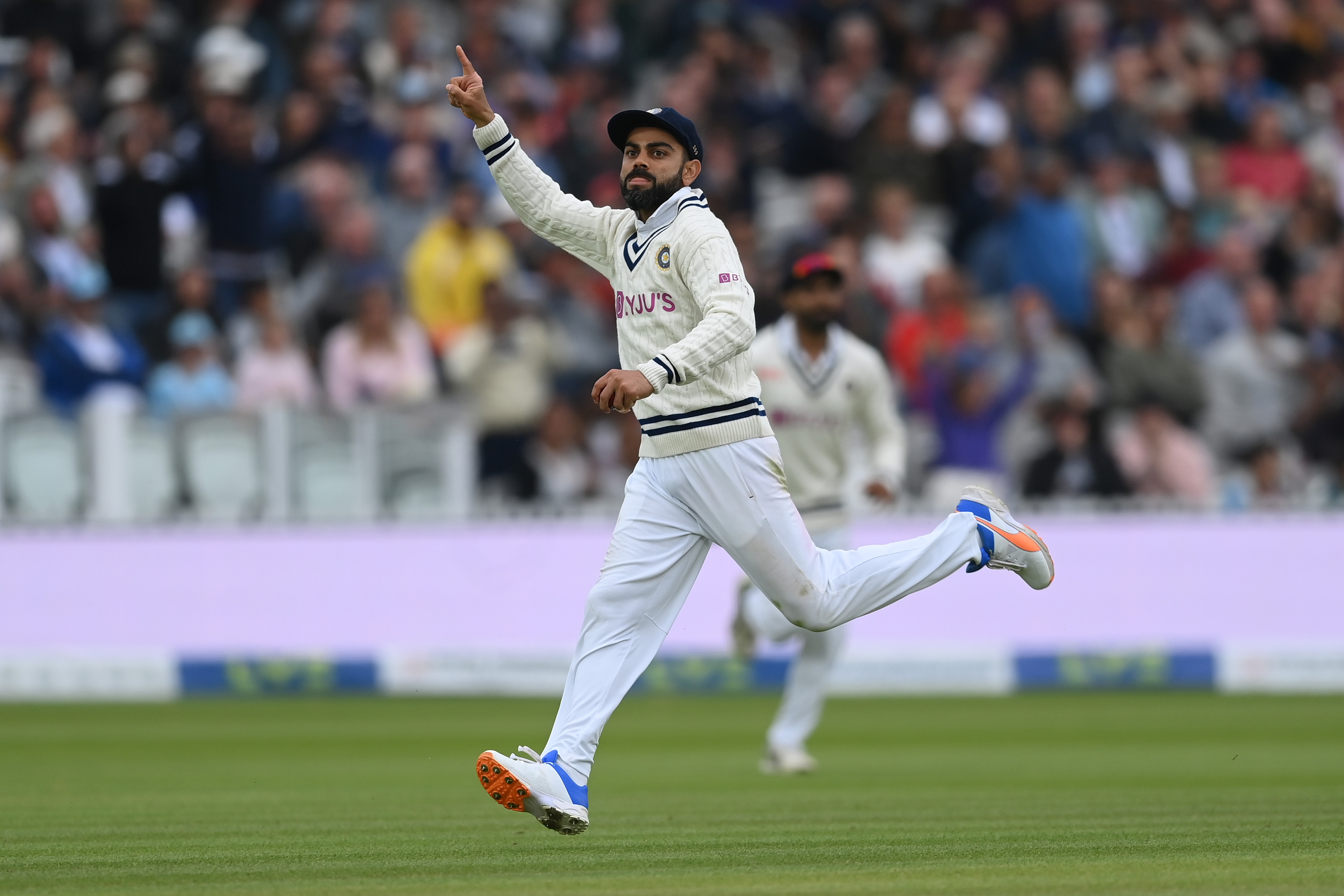 IND vs SA | WATCH : Virat Kohli gestures towards his daughter in stands before lunch on Day 3 