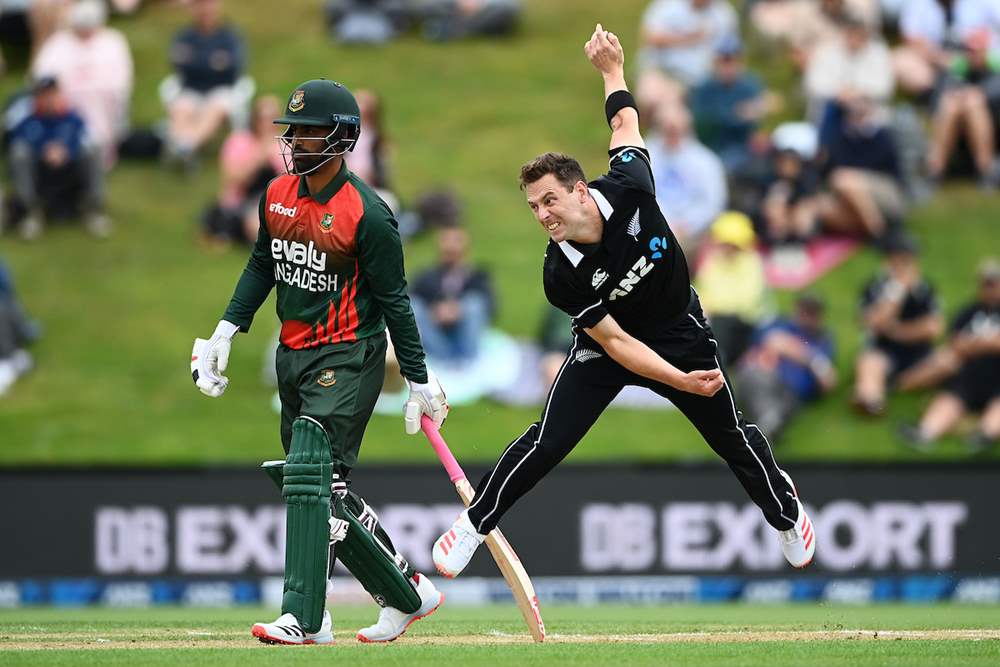 New Zealand pacer Matt Henry off to Bangladesh as cover for Covid positive Finn Allen 