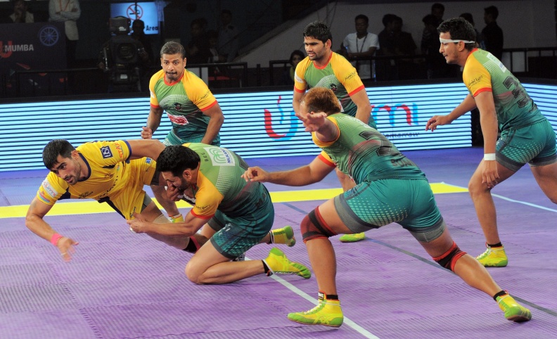 PKL | Pradeep Narwal’s heroics help Patna Pirates sink Telugu Titans 35-29