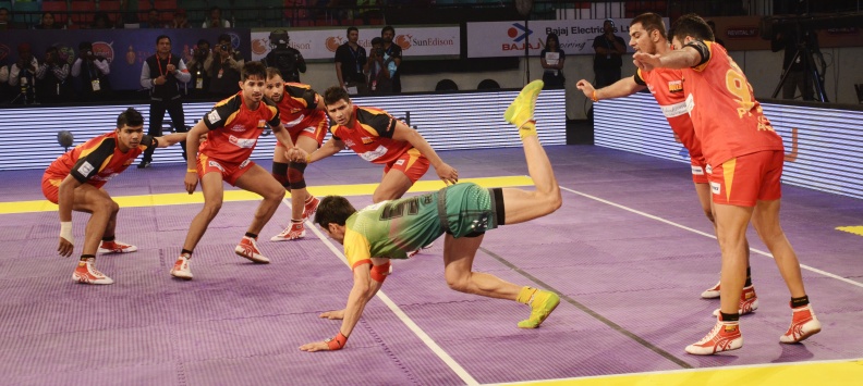 Pro Kabaddi 2016 : Patna Pirates trounce Bengaluru Bulls