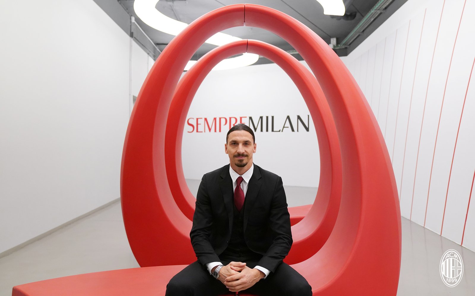 Zlatan Ibrahimovic signs one year contract extension with AC Milan