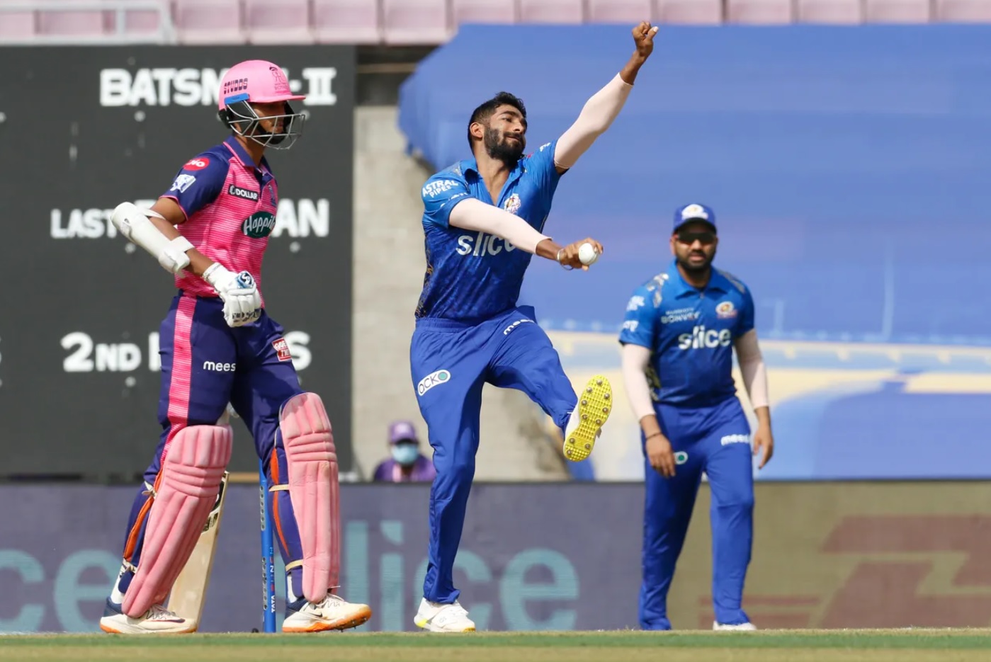 IPL 2022 | MI does not have a bowler to support Jasprit Bumrah, opines Irfan Pathan