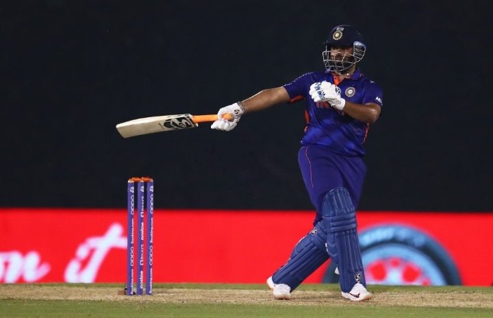 WATCH | Rishabh Pant brings out a helicopter shot in an action-packed net session ahead of Asia Cup 2022