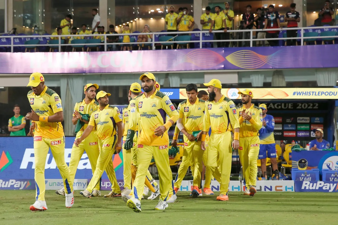 IPL 2022, CSK vs MI | Twitter reacts as Ravindra Jadeja drops a catch due to a mix-up against Mumbai Indians