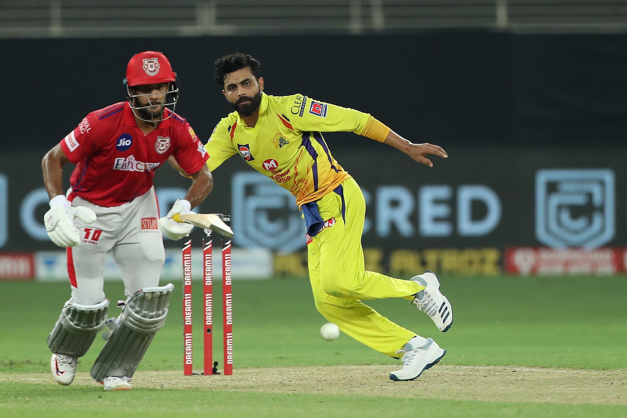 Twitter reacts to Ravindra Jadeja 'lambasting' Kedar Jadhav over sloppy fielding