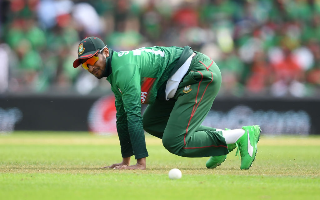 Shakib Al Hasan apologises for lashing out at umpire in Dhaka Premier League match