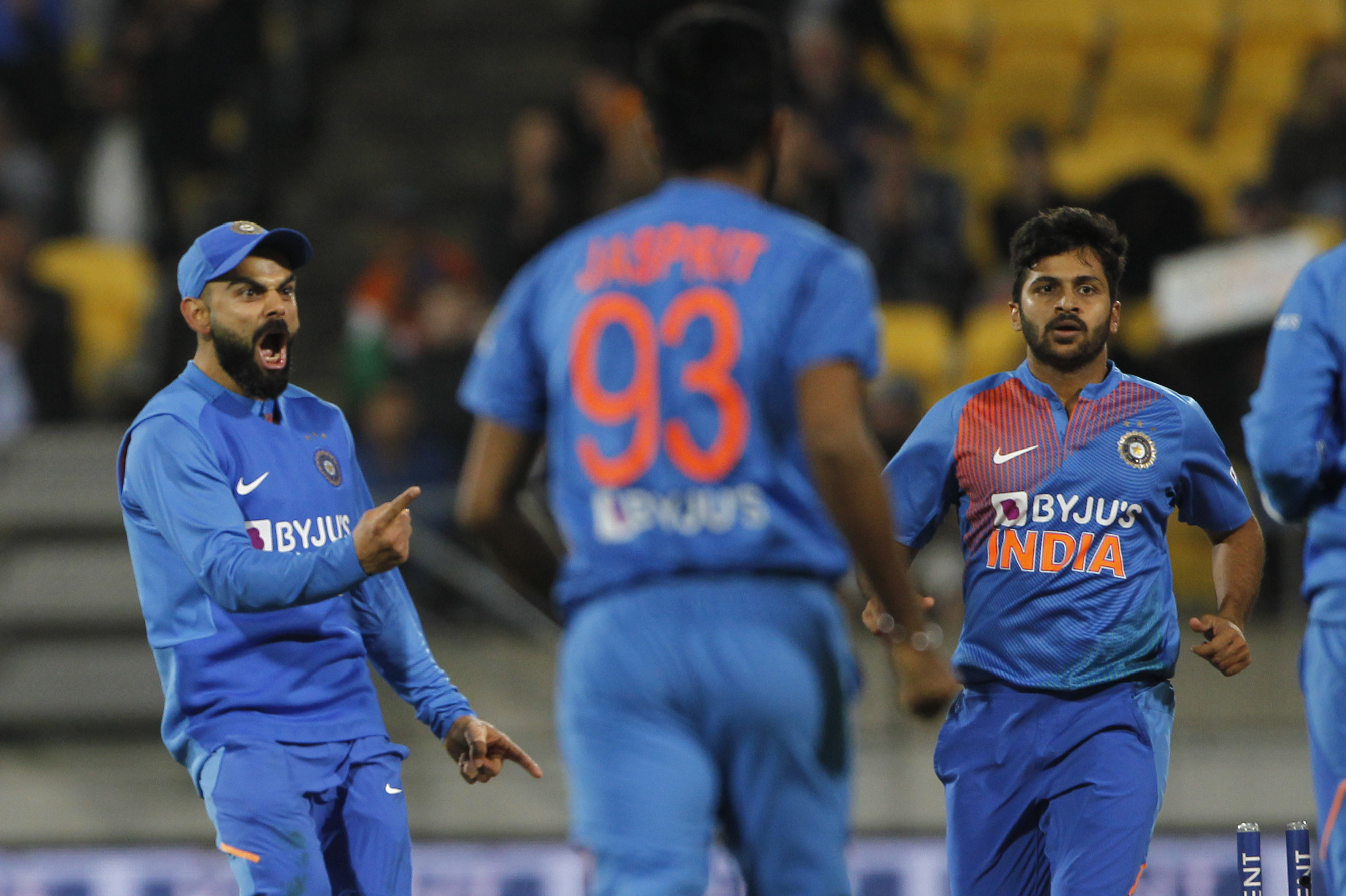 Twitter reacts to Shardul Thakur's breathtaking final over to take game to Super Over