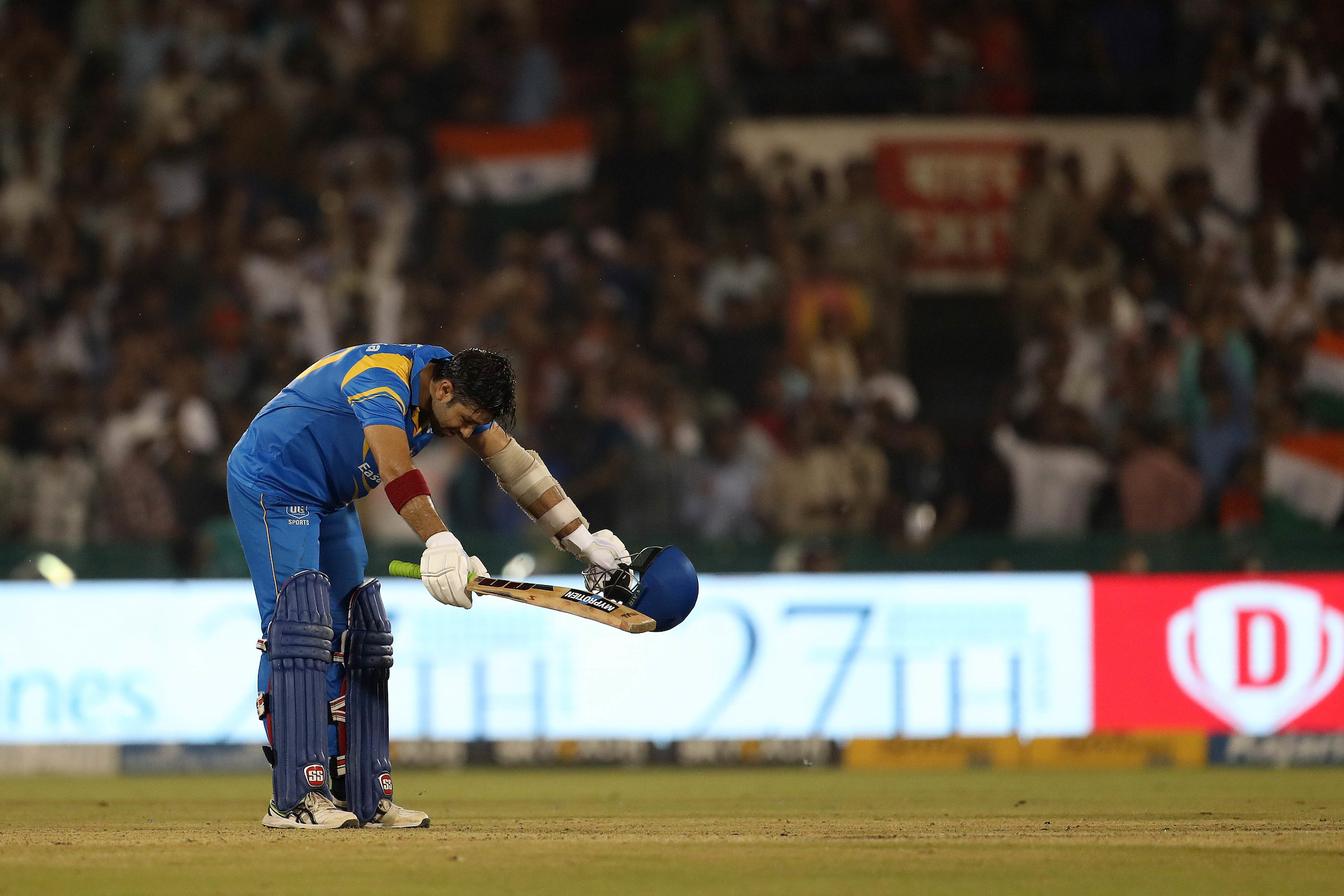 Watch | Naman Ojha bows down to Sachin Tendulkar after an iconic inning in Road Safety World Series final