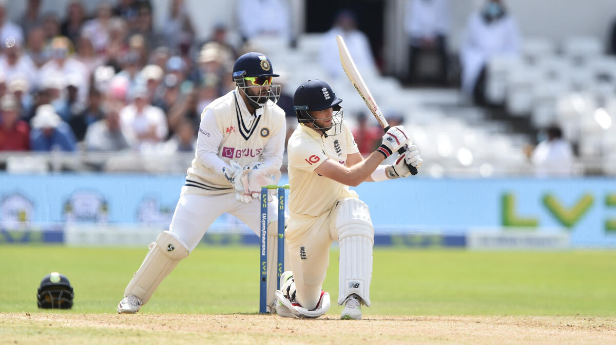 Twitter reacts to pumped Joe Root smacking Sibley’s gloves in ecstasy after saving his partner