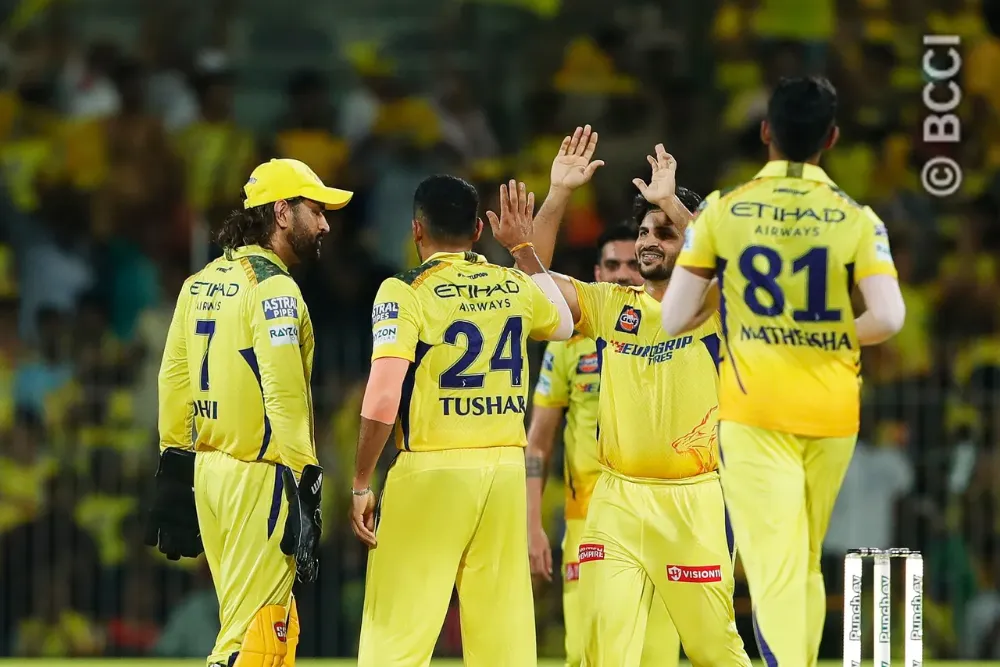 CSK vs SRH |  Twitter celebrates Dhoni's mentorship to Tushar Deshpande as he rattles SRH top-order