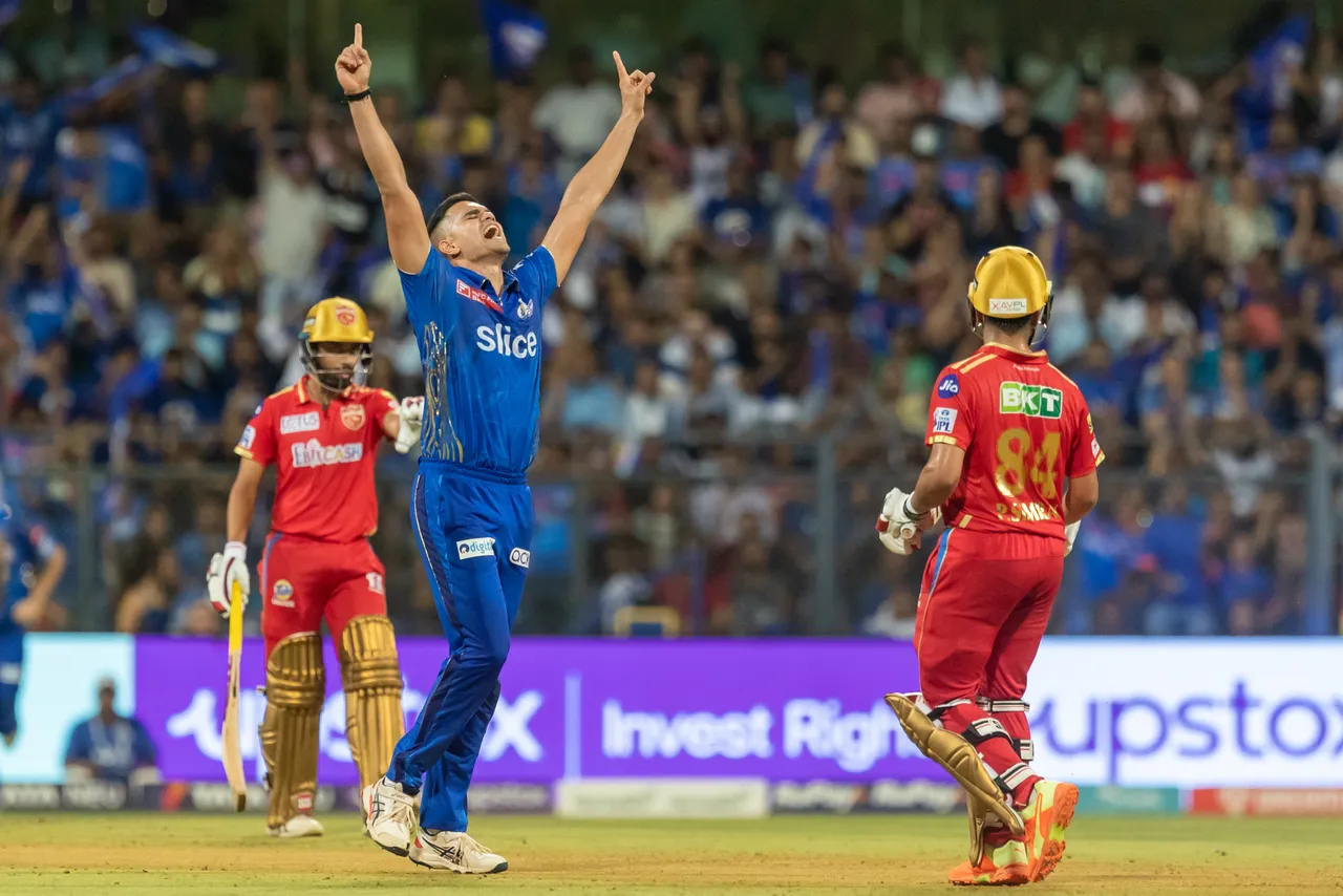 IPL 2023, MI vs PBKS | Twitter trolls Prabhsimran for burning review on Arjun's toe-crushing yorker