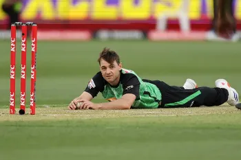 ‌WATCH, BBL | Brody Couch searches for ‘mates’ after tripping over from nasty landing