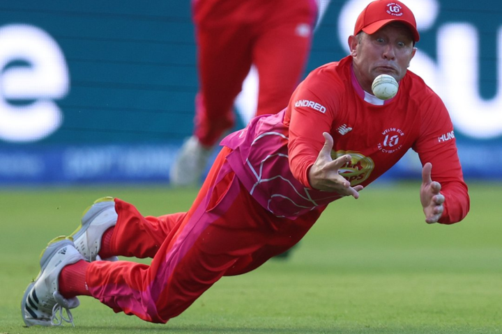 WATCH | Juggler Roelof van der Merwe’s sensational take to send spectators into awe in The Hundred 