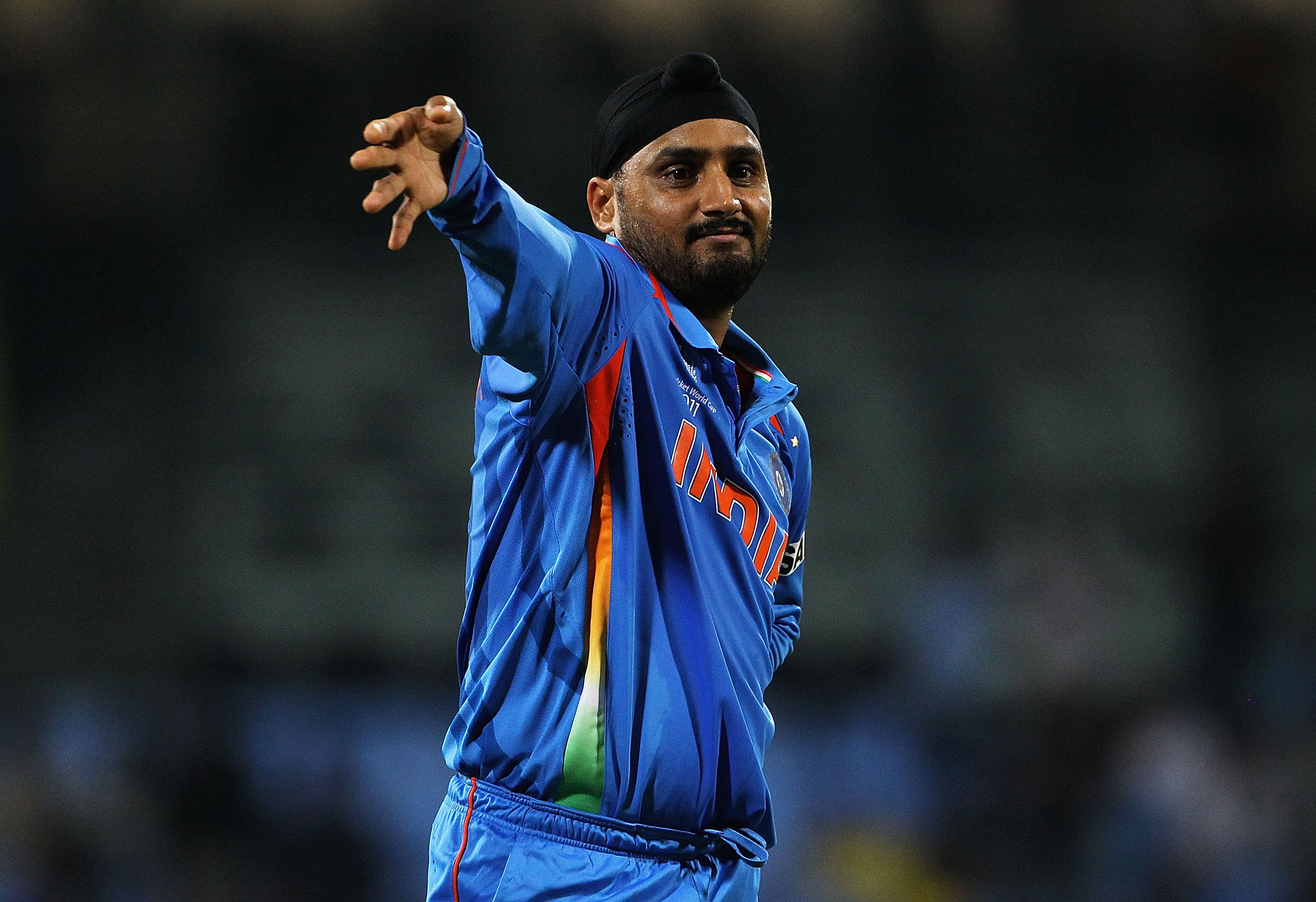 Harbhajan Singh : Can't play on wickets where anyone runs in and takes wickets