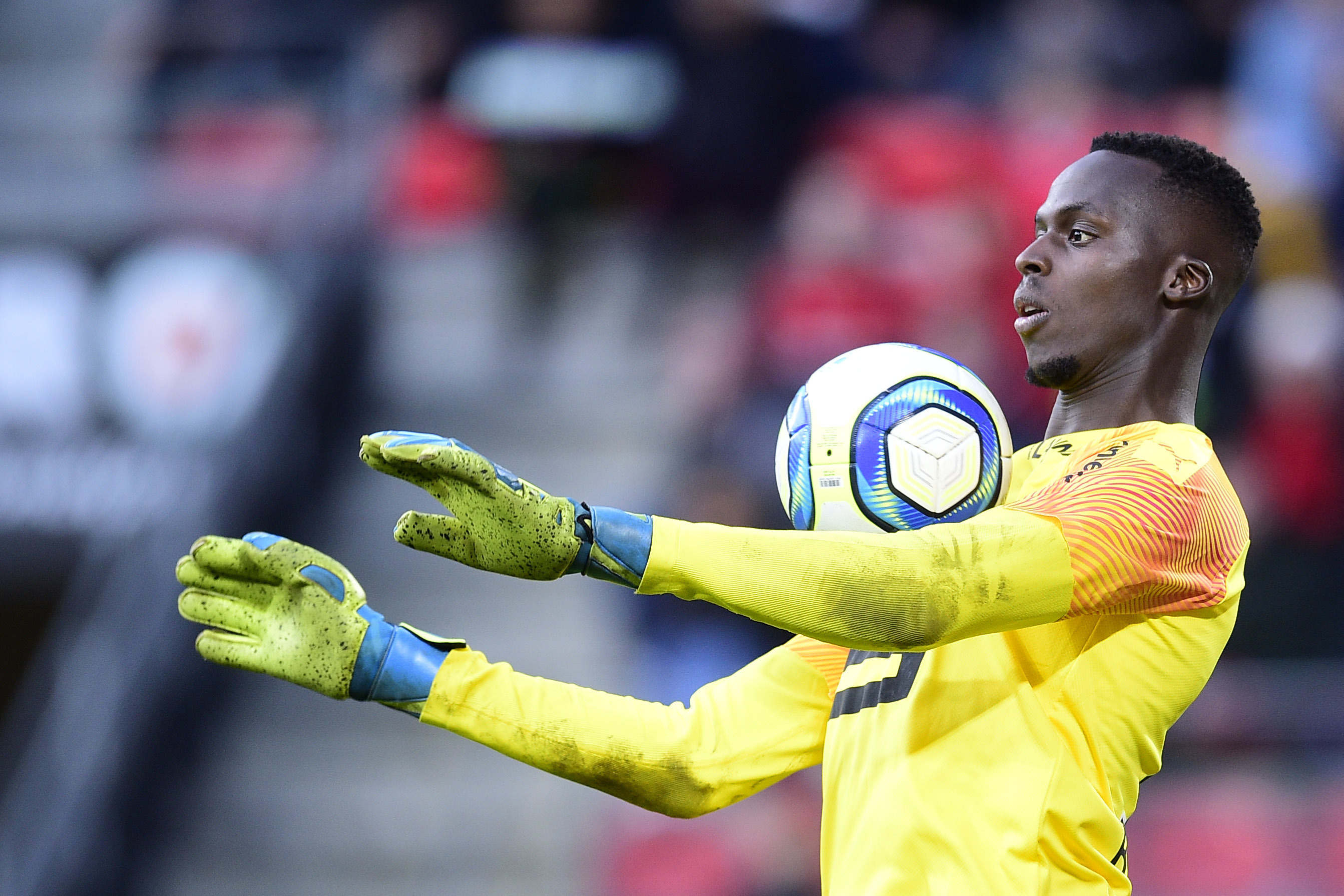 Chelsea sign Edouard Mendy from Stade Rennais for a fee rising upto £25 million