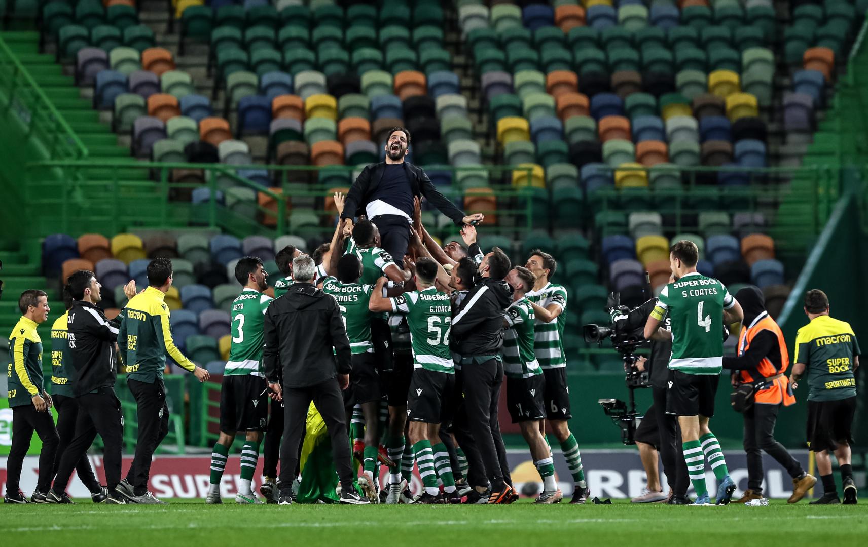 Sporting CP fans clash with riot police during club's Liga Nos title celebrations