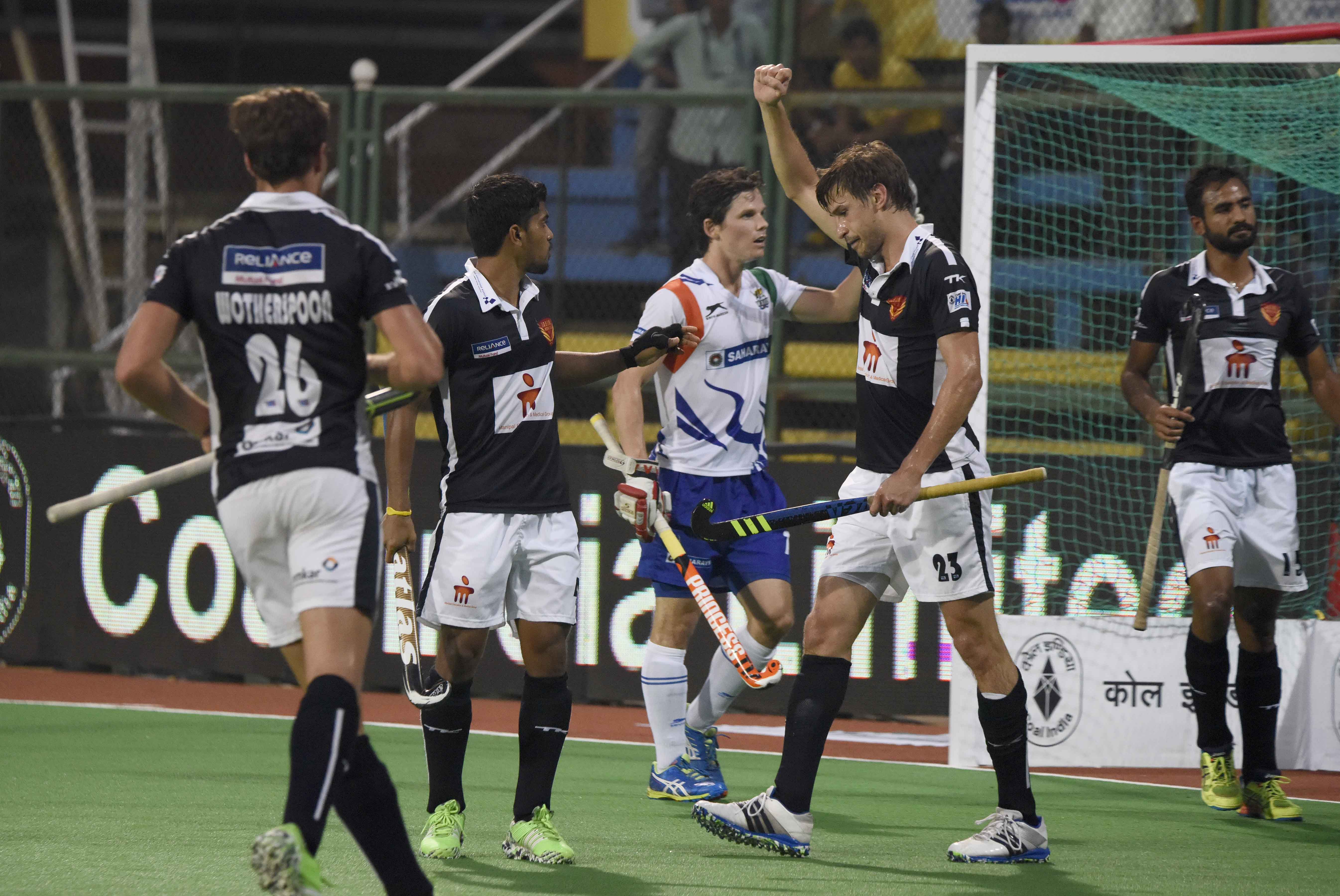 HIL 2016: Dabang Mumbai defeat UP Wizards to keep semi hopes alive