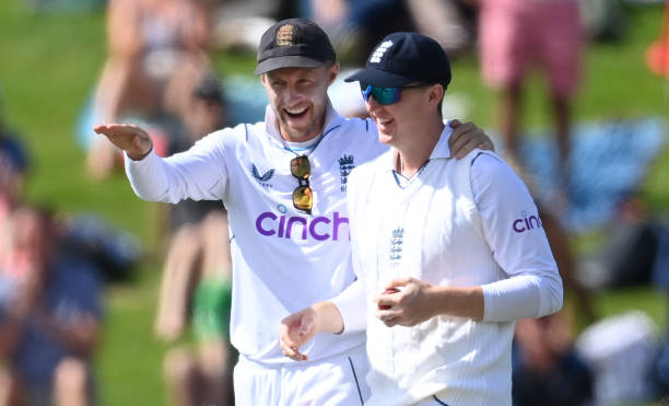 ENG vs IRE | Twitter laughs at Joe Root’s casual on-field awareness leaving Harry Brook dejected